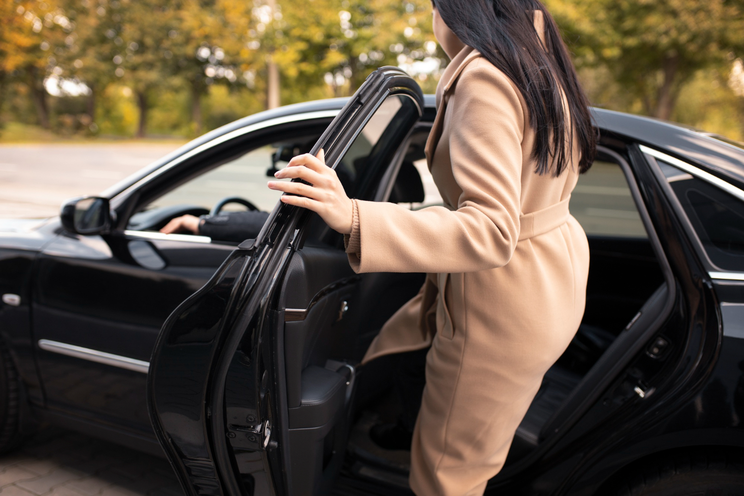 woman-getting-taxi-car